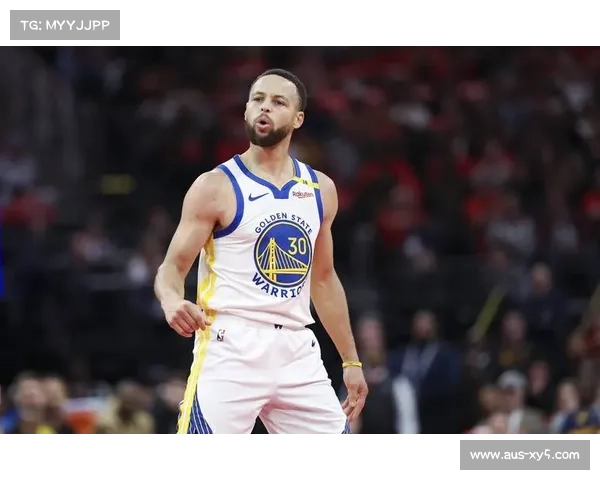 库里三分总数突破3500记，历史第一人